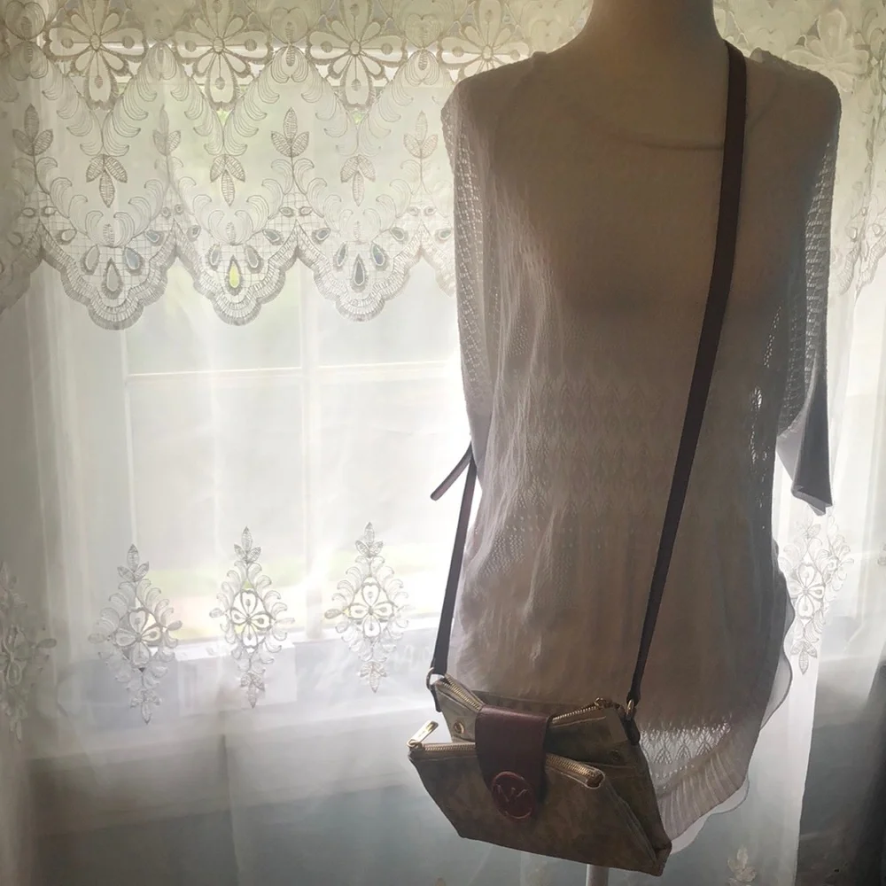 Michael Kors Cross Shoulder Bag - Picture 11 of 15